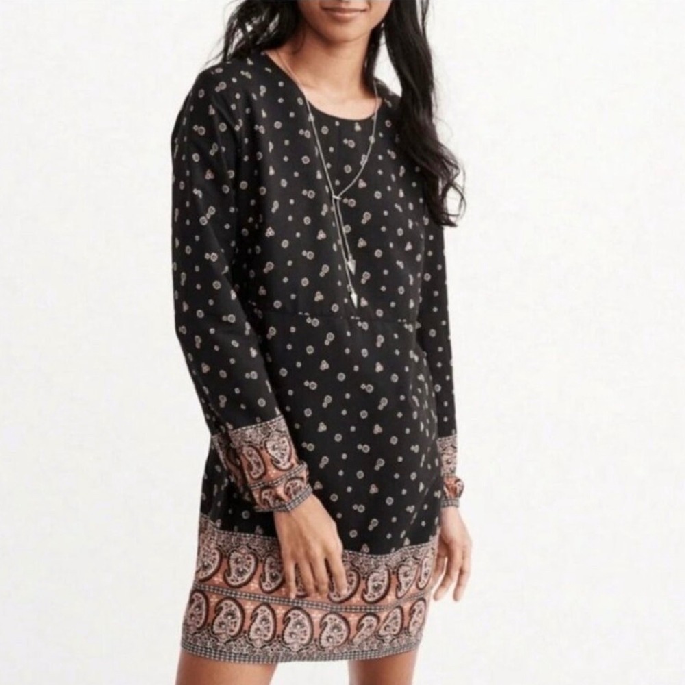 Abercrombie & Fitch Black Paisley Long Sleeve Keyhole Dress Size‎ Medium